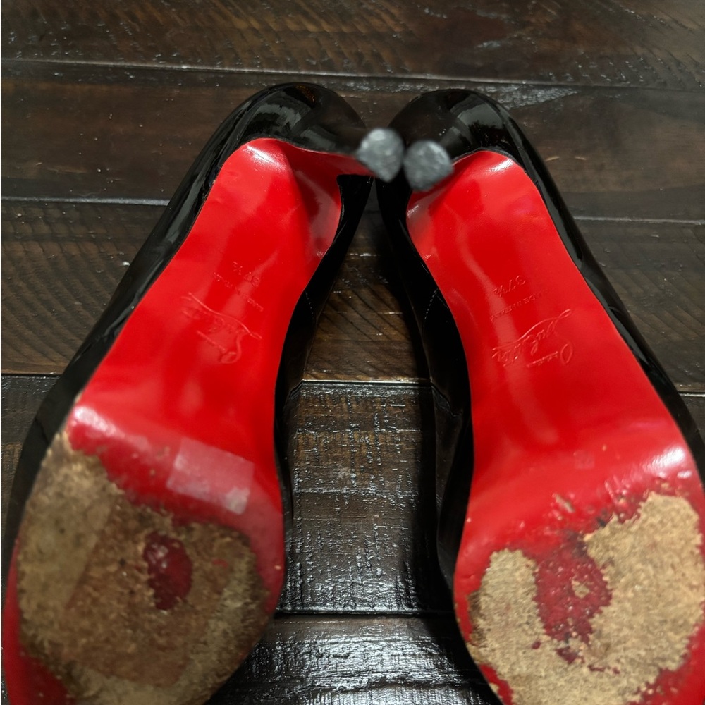 Christian Louboutin Bianca 140 Black Patent leather Pumps!
5” heels, 37.5 - Picture 7 of 9
